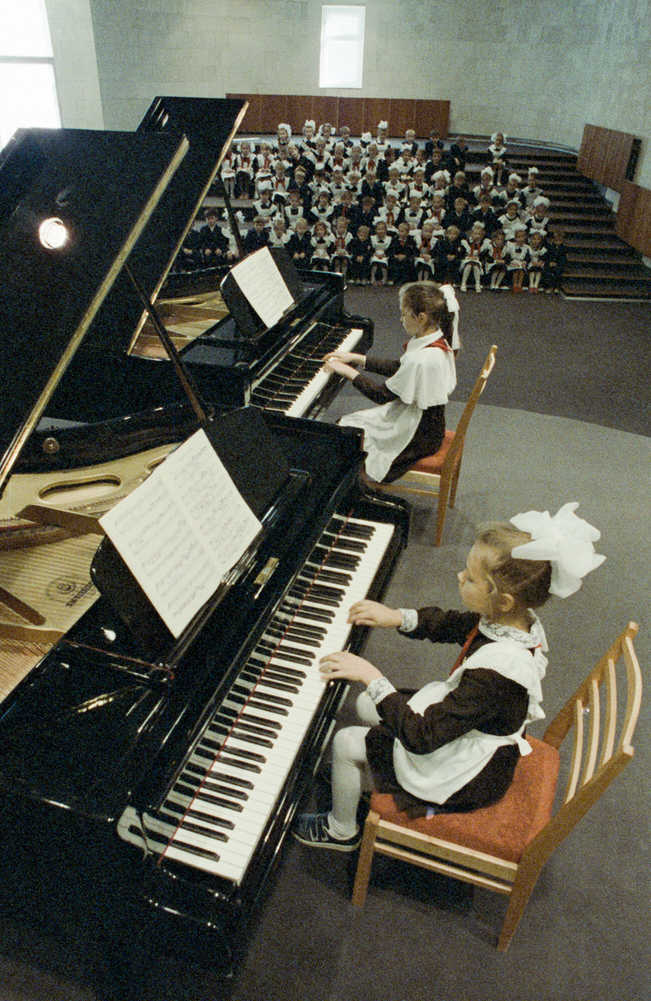 Gorky (Nizhny Novgorod now). September 30, 1988 Concert for the youngest students in the chamber hall of the school.