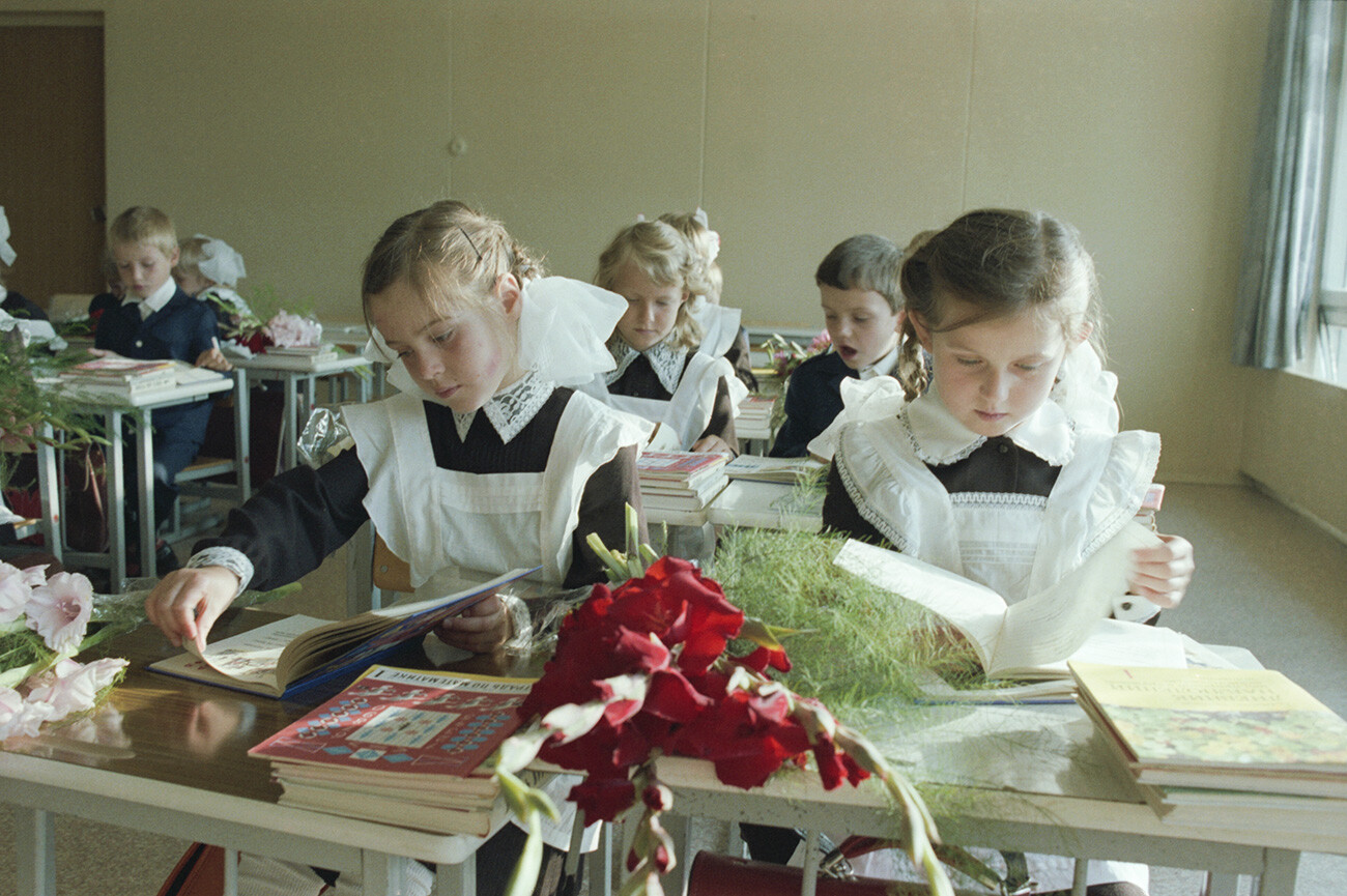 Moscow. September 1, 1986. First-graders during a lesson.