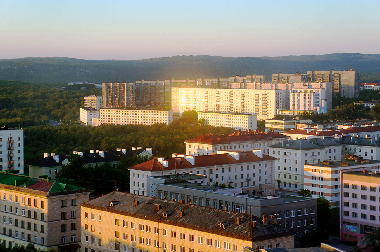 Severomorsk (snimka napravljena u 2 poslije ponoći)