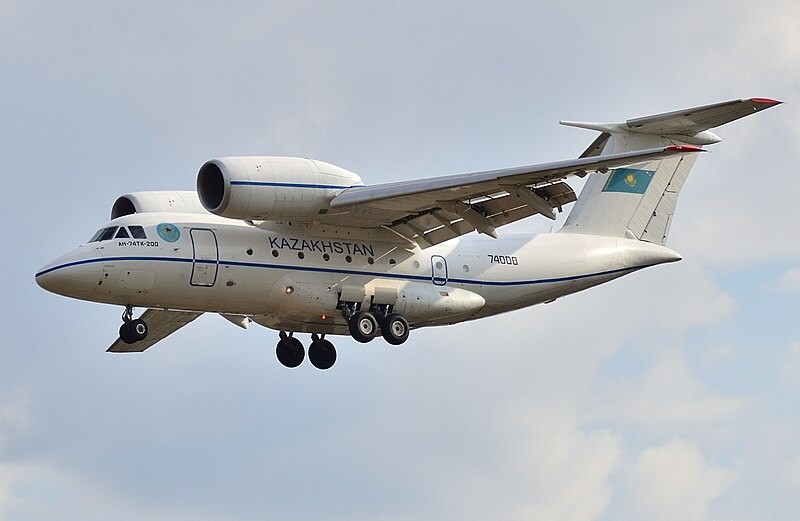 Estos son algunos países que han usado el avión de transporte soviético AN-74 (Fotos)