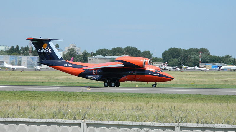 Estos son algunos países que han usado el avión de transporte soviético AN-74 (Fotos)