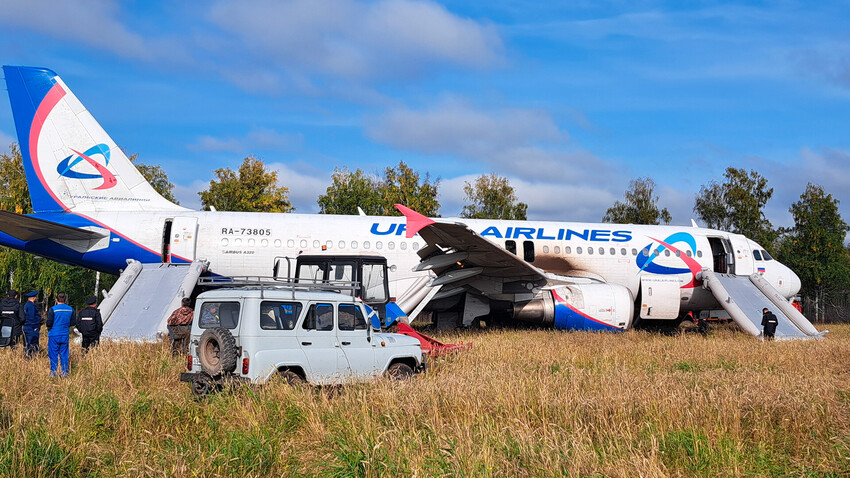 Rusija. Novosibirska regija. Letalo družbe Ural Airlines je zaradi težav s hidravličnim sistemom zasilno pristalo na tleh v bližini naselja Ubinskoje. Po podatkih tiskovne službe regionalnega ministrstva za izredne razmere so bili vsi potniki letala evakuirani, žrtev ni bilo.
