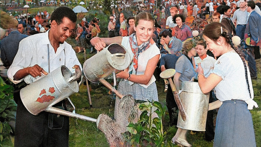 Predstavniki svetovnega festivala mladine in študentov zasadijo "Vrt Prijateljstva" 