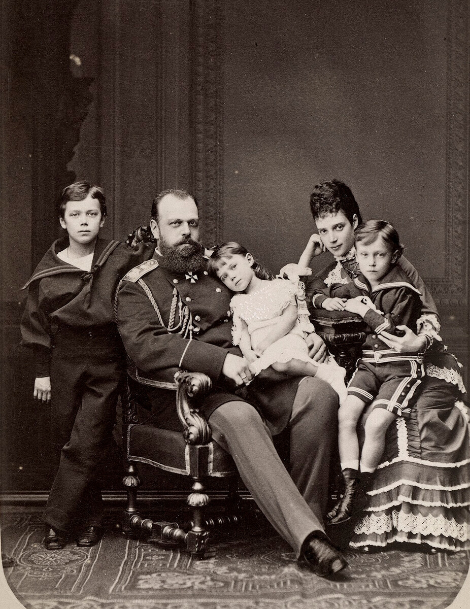 Aleksandr III bersama istri dan anak-anaknya, 1870, Sergey Levitsky