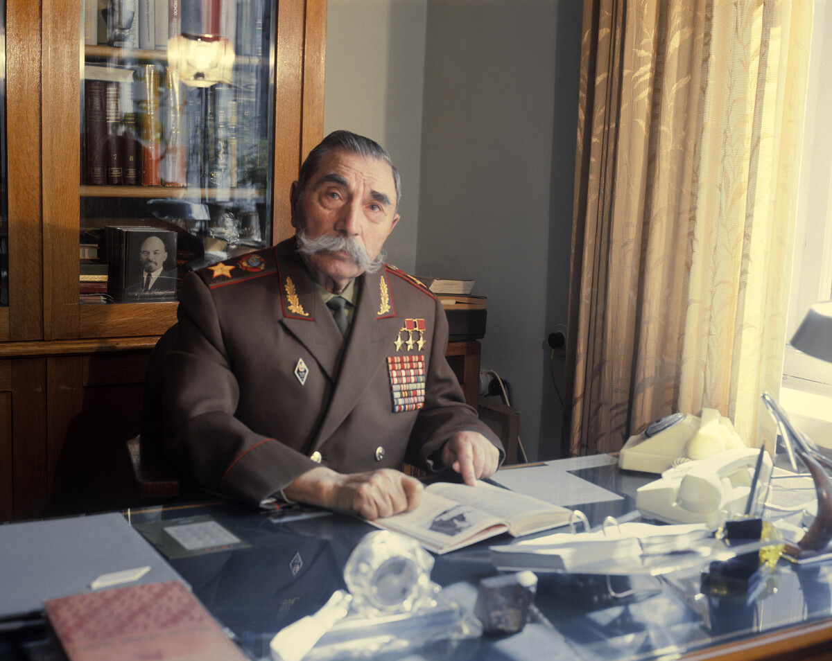 Маршал Советского Союза Семен Буденный в 1973 году