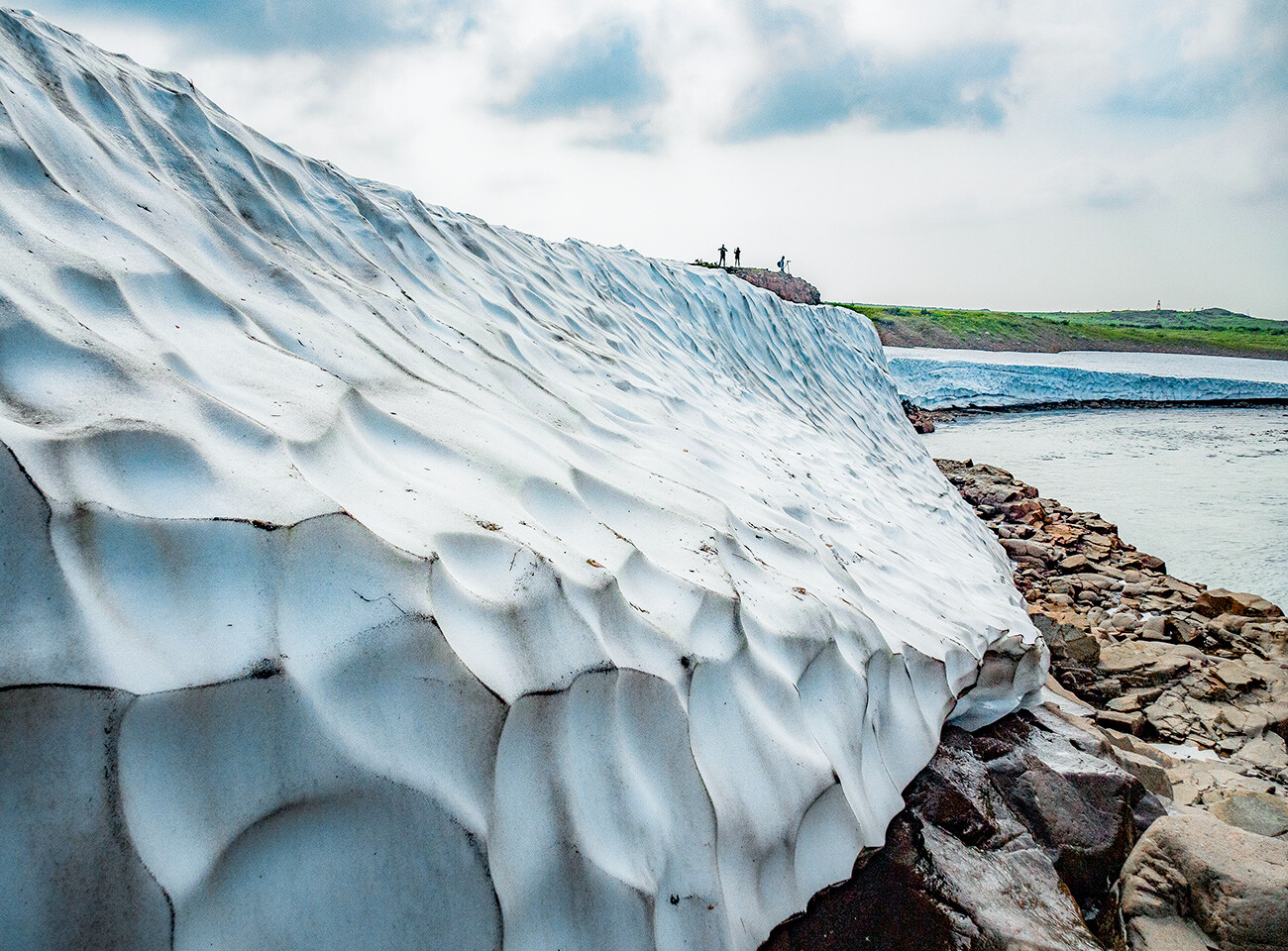 What do you think of this ice? There are tiny people in the left corner.