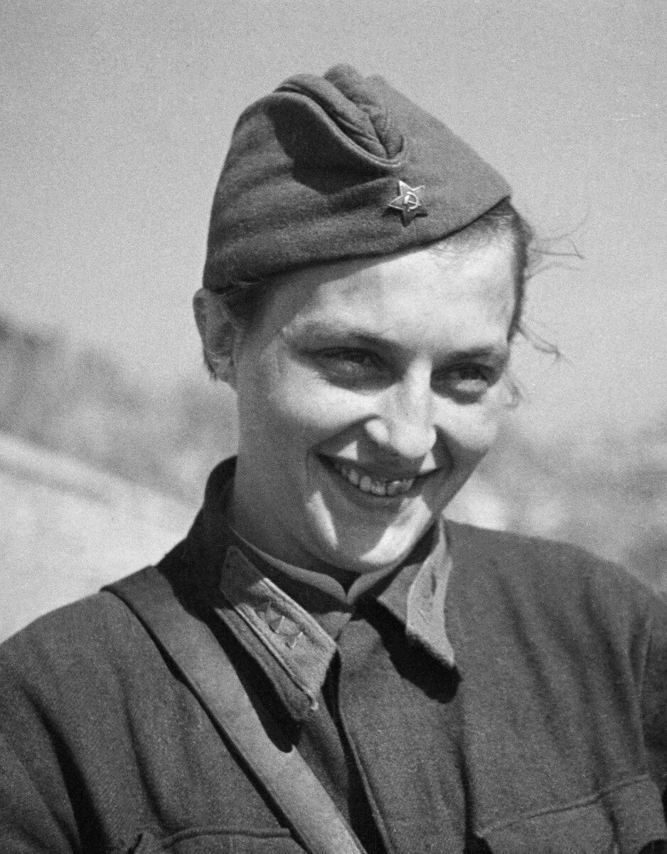 Lyudmila Pavlichenko, 1942.
