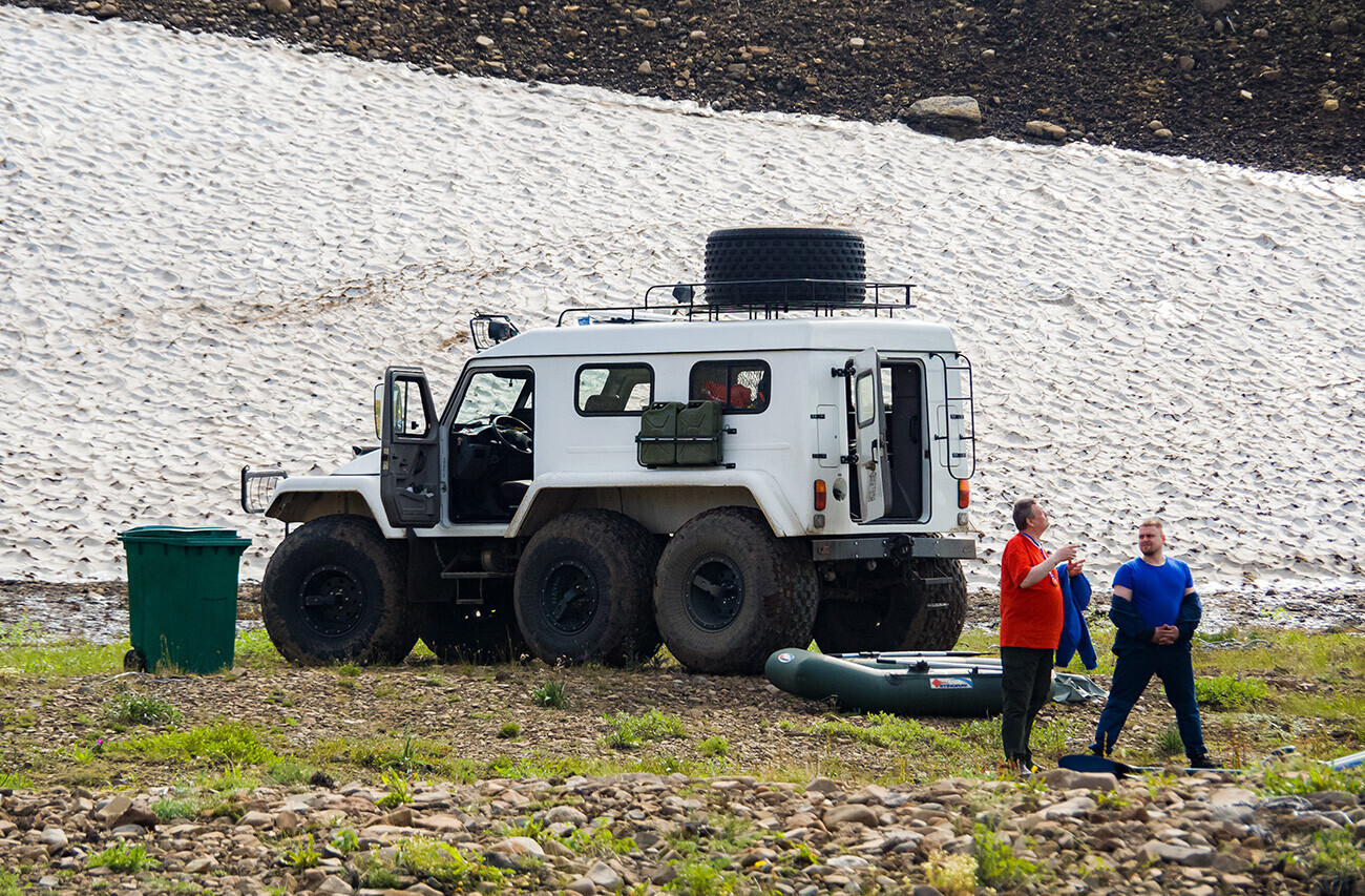 Questi mezzi speciali sono gli unici adatti a raggiungere le bellissime zone naturali attorno a Norilsk