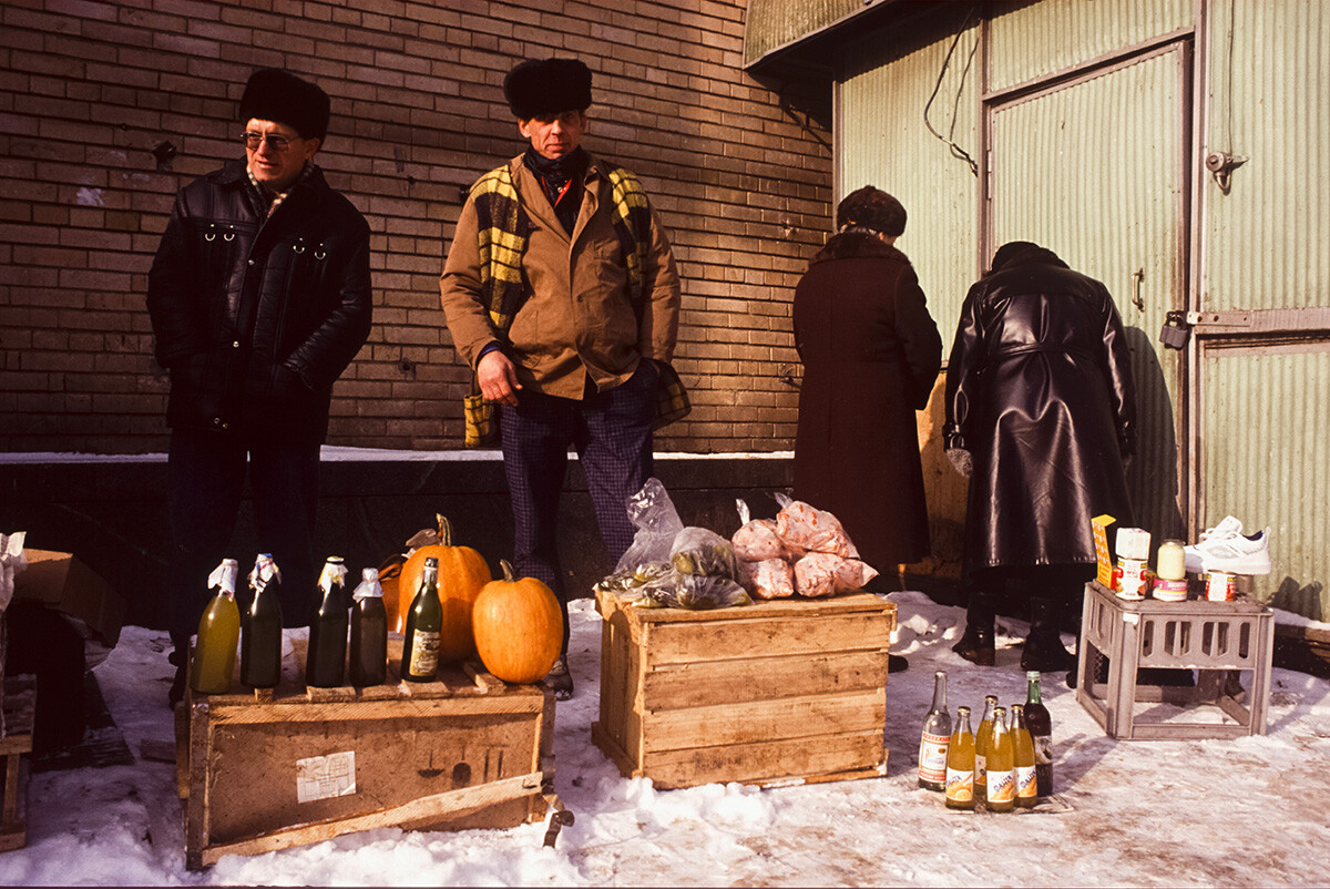 Prodaja prehranskih izdelkov na Rdečem trgu februarja 1992, Moskva