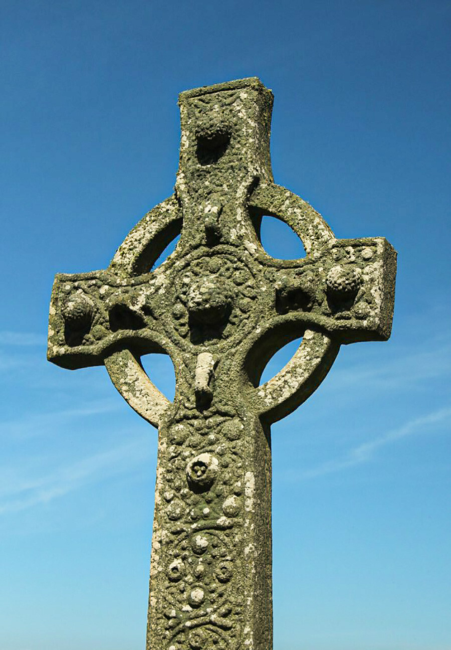 Cruz de pedra do século 8 em Islay, Escócia
