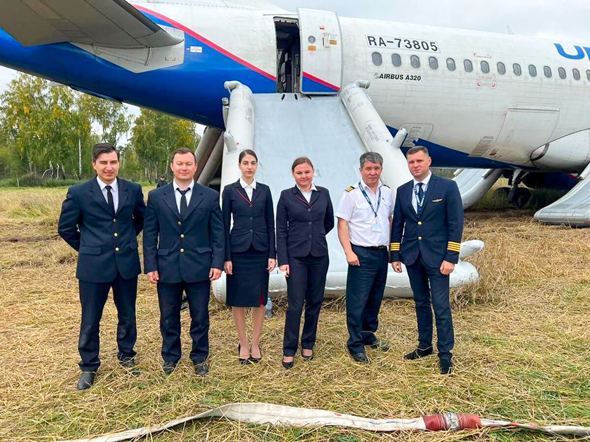 Ces pilotes d’Ural Airlines réussissent un atterrissage d’urgence dans un champ sibérien