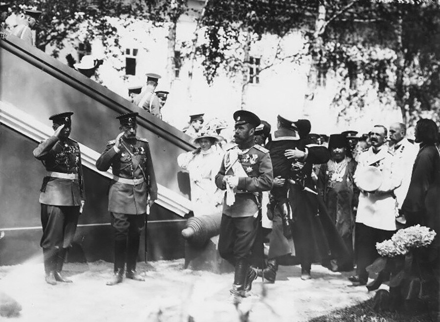 Nicholas II visits Kostroma for the 300-year anniversary of the Romanov House celebration, 1913