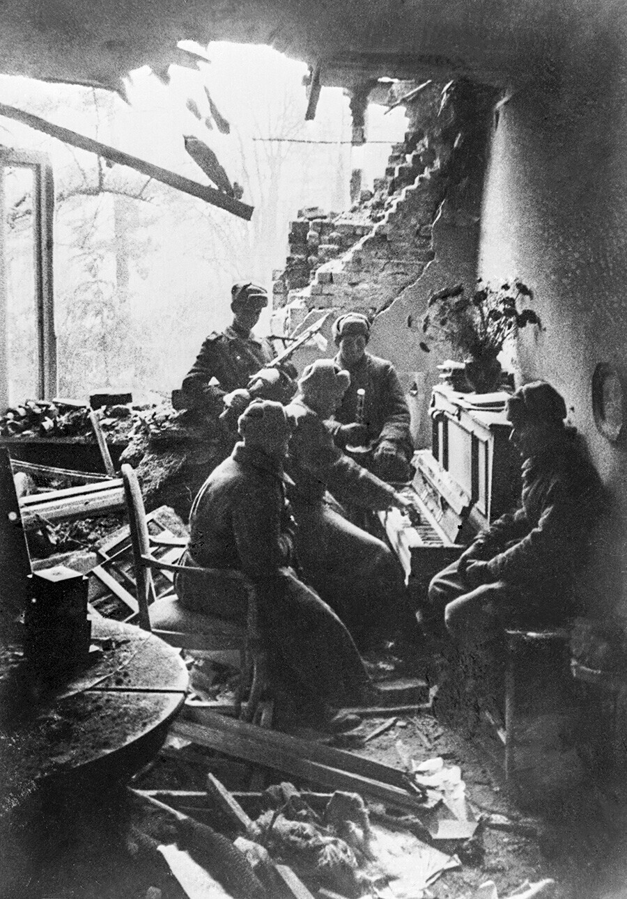 Моменти на одмор, 1943.

