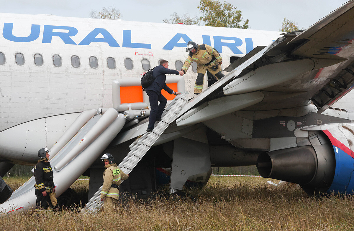 Avion nakon prisilnog slijetanja 