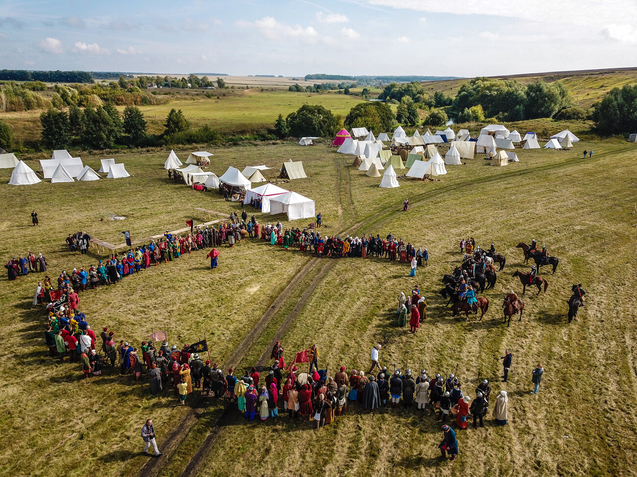 Teilnehmer des militärhistorischen Festivals „Kulikowo Polje“