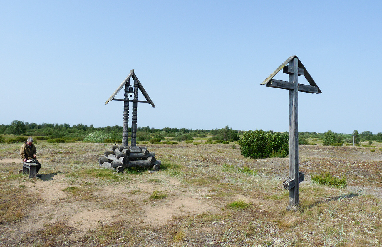 Na domnevnem kraju sežiga protopopa Avvakuma je bil postavljen staroobredski križ (2010).