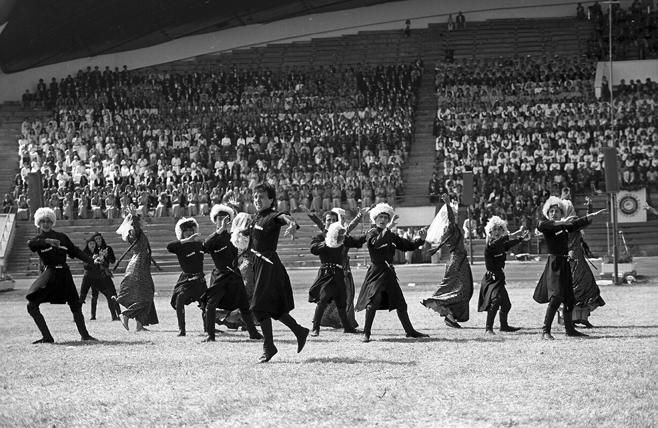 Estonska SSR. Talin. Gaudeamus IX. Študentski festival Baltskih republik ZSSR. Nastopajoči gostje festivala - folklorni plesni ansambel 