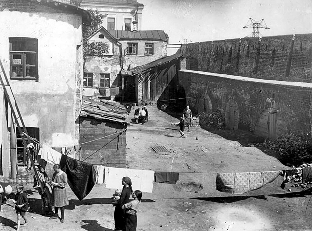 Zariadie soviética, en el patio de una casa residencial