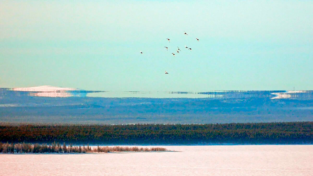 Efecto Fata Morgana sobre el lago Imandra.