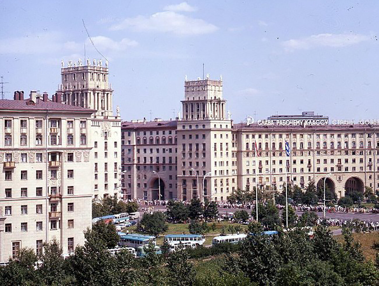 Piazza Gagarin a Mosca, con edifici in stile “Impero staliniano”