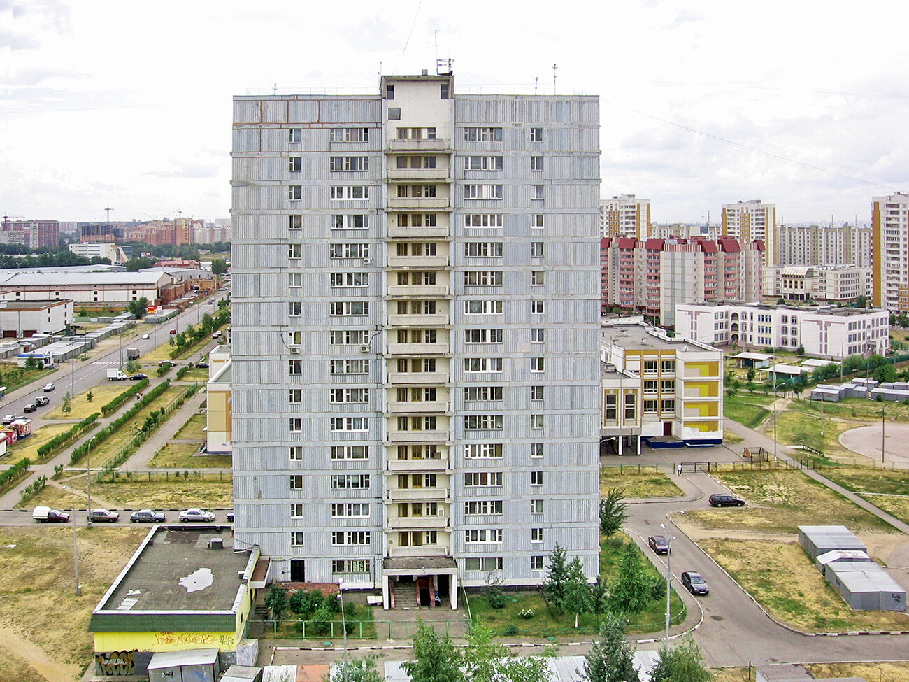 Edificio resideniziale della serie II-68, una tipica brezhnevka