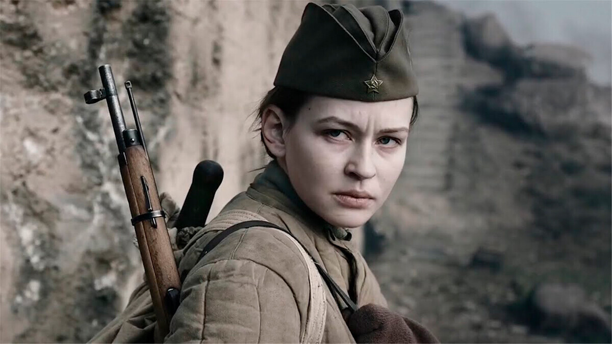 Yulia Peresild sebagai Lyudmila Pavlichenko dalam film 