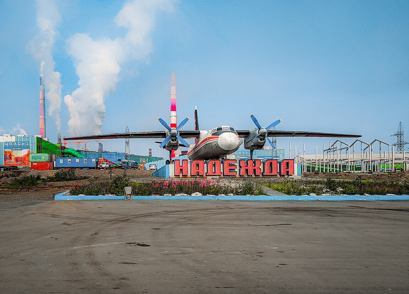 Un Antonov An-26 trasformato in monumento fuori dall’impianto metallurgico di Nadezhda. Qui ci fu il primo aeroporto di Norilsk, attivo tra il 1950 il 1965