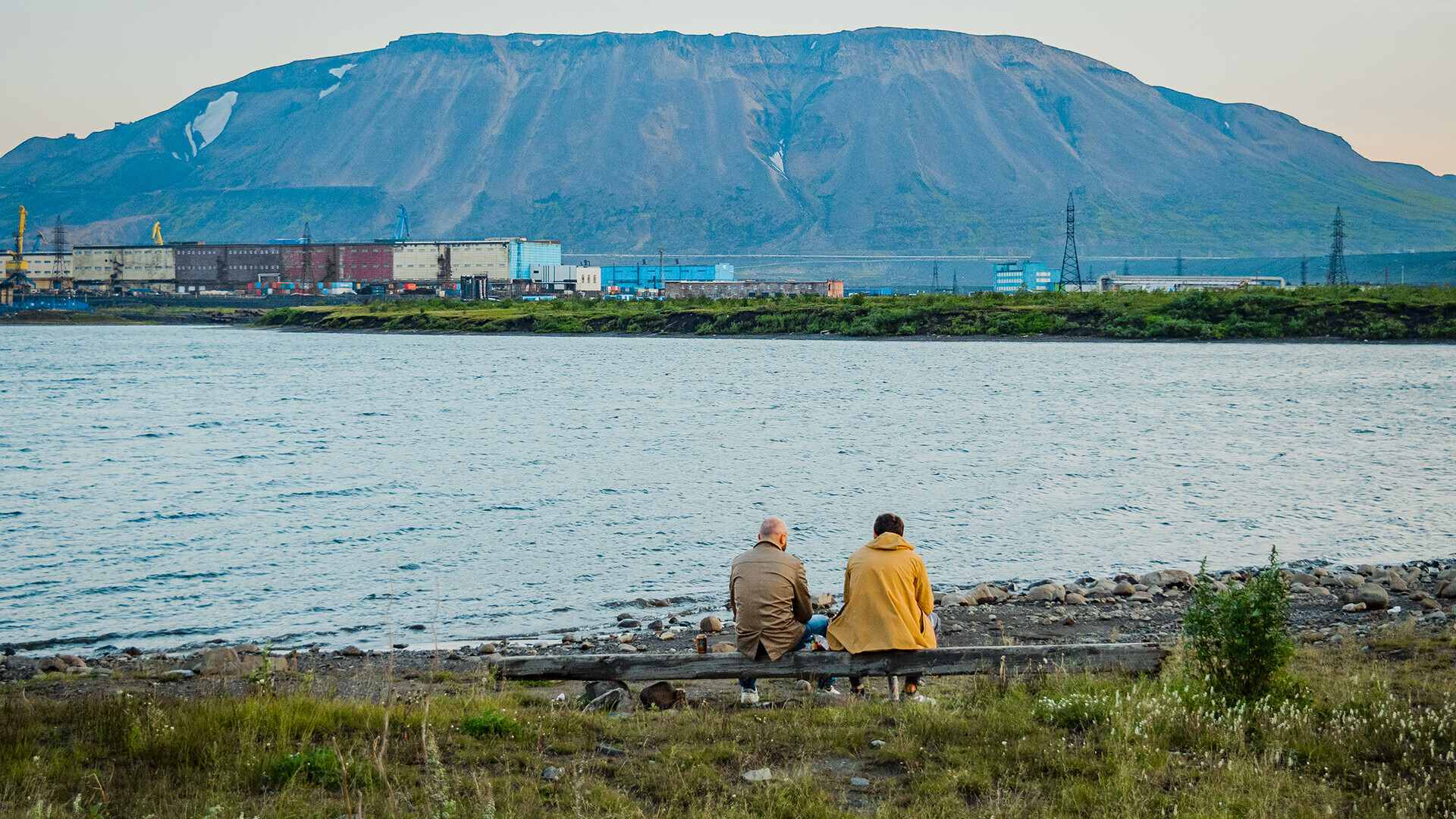 Quando non devono andare al lavoro in fabbrica, gli abitanti di Norilsk possono tirare il fiato nella splendida natura circostante