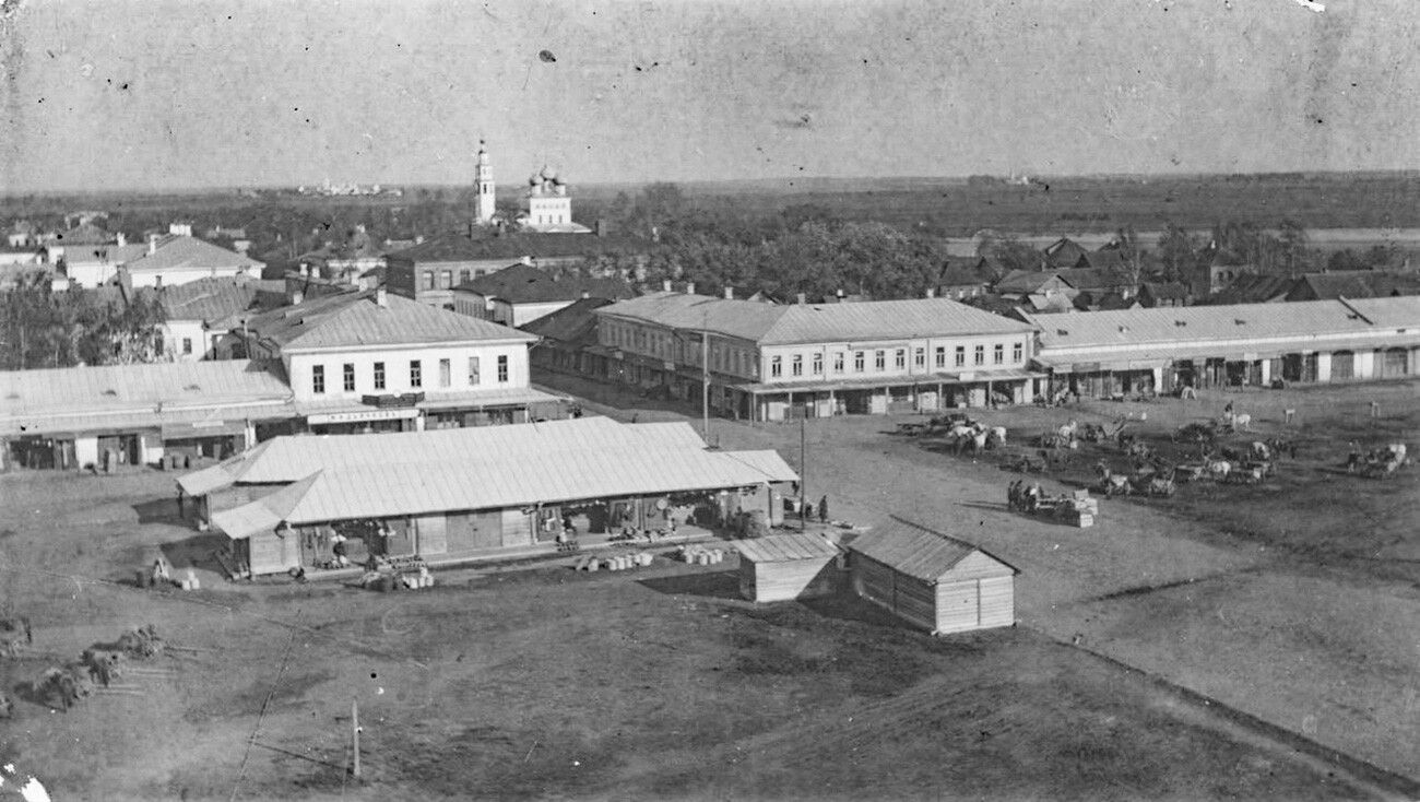 Молога. Северная часть Торговой (Сенной) площади. 1900-е годы 