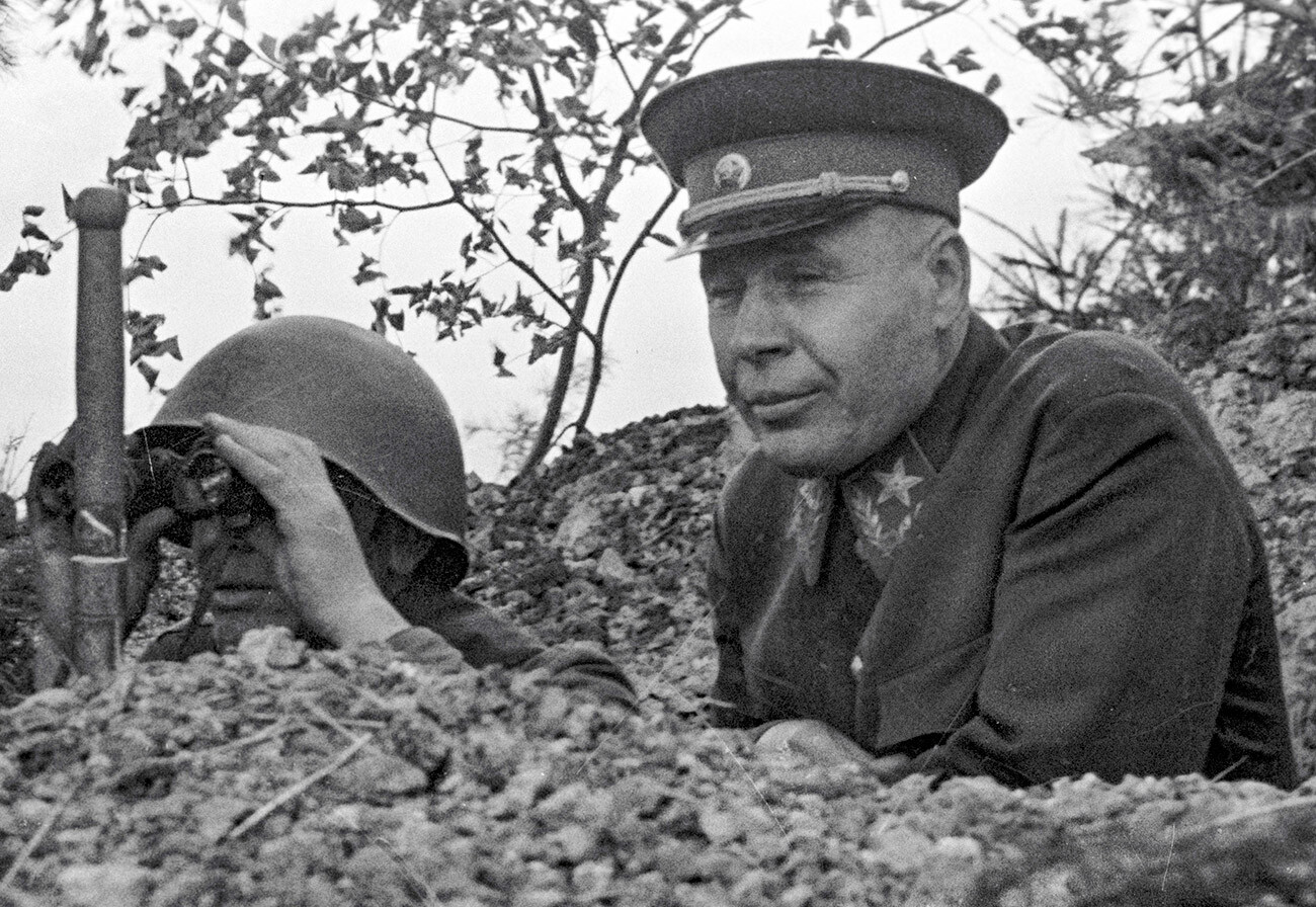 Maršal Sovjetske zveze Semjon Konstantinovič Timošenko na vajah v bližini mesta Peremišelj