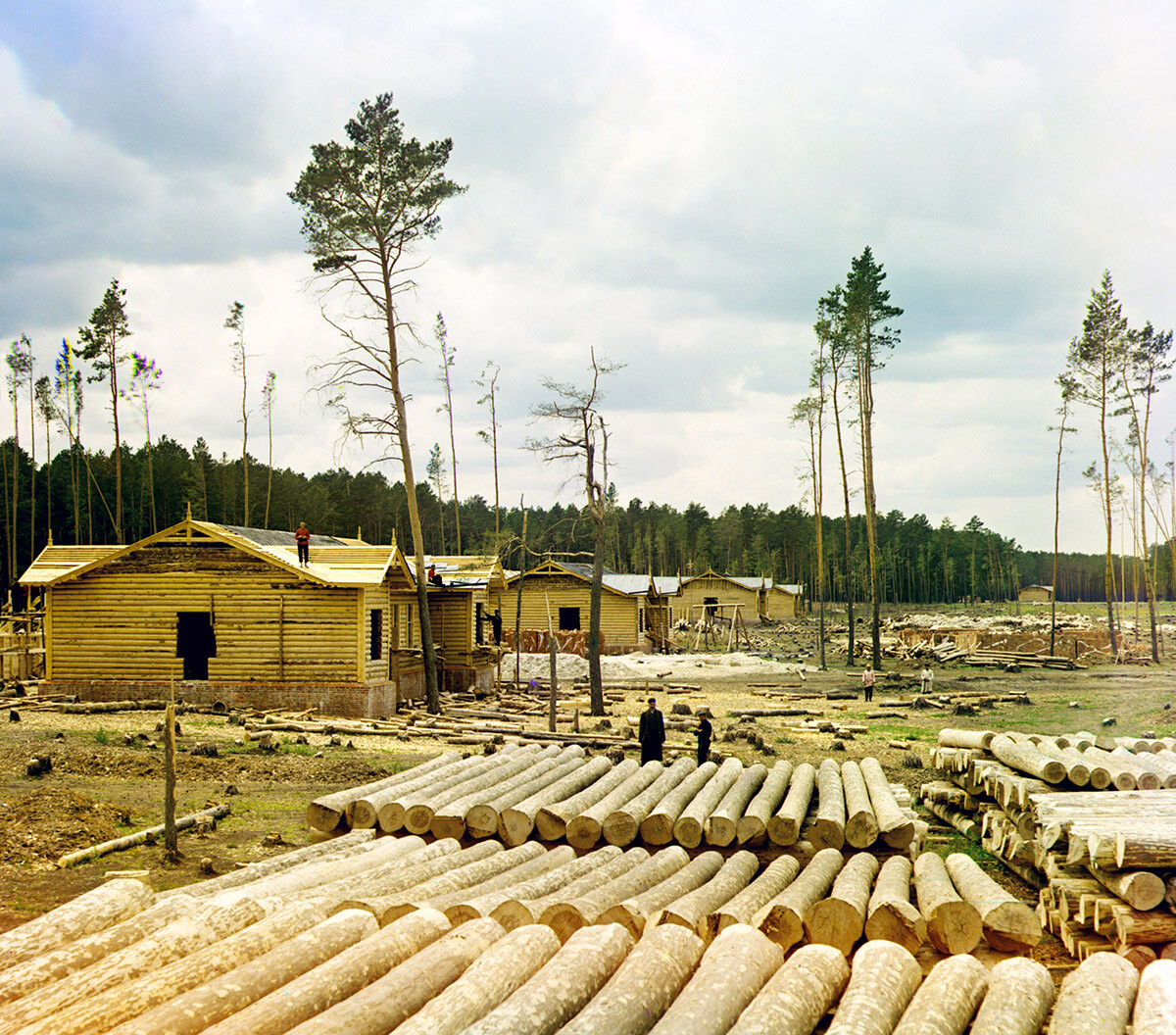 Shadrinsk. Construction of standardized log buildings for a railroad station complex. Summer 1912