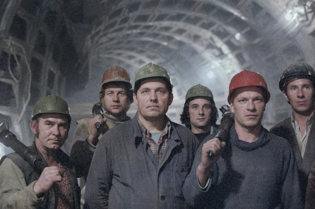 Obreros en la obra del metro, Leningrado, 1980.