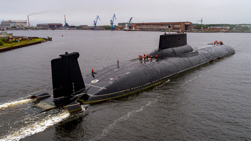 Rusija. Severodvinsk. Strateška težka raketna podmornica projekta 941 'Akula' v pomorski bazi ruske Severne flote