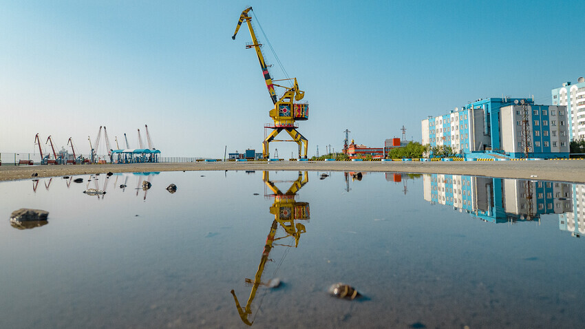 Uma "girafa" no porto de Dudinka.