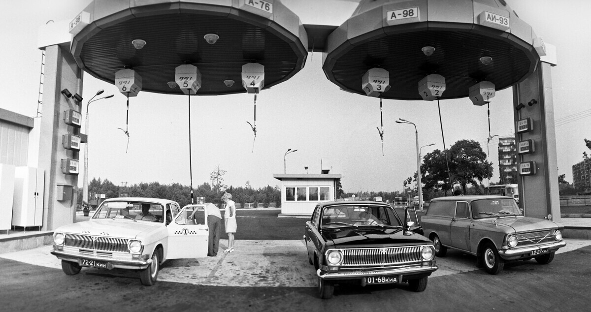 Posto de gasolina em Kiev, construído conforme projeto da empresa Tatsuno (Japão), 1974
