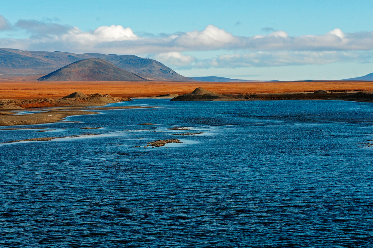 Laguna v bližini naselja Lorino na obali Beringovega morja v Čukotskem avtonomnem okrožju 