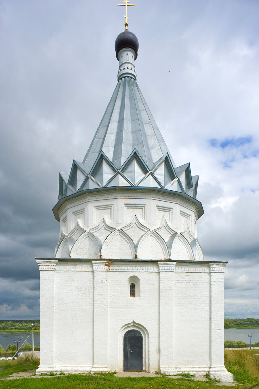 Murom. Church of Sts. Kosma & Damian, west view. Background: Oka River. August 16, 2012