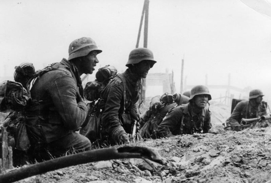 Schlacht um Stalingrad. Deutsche Infanteristen in Stellung, Spätherbst 1942