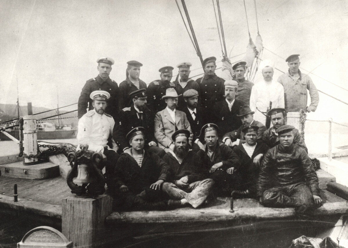 Участники экспедиции Толля на борту шхуны «Заря» 