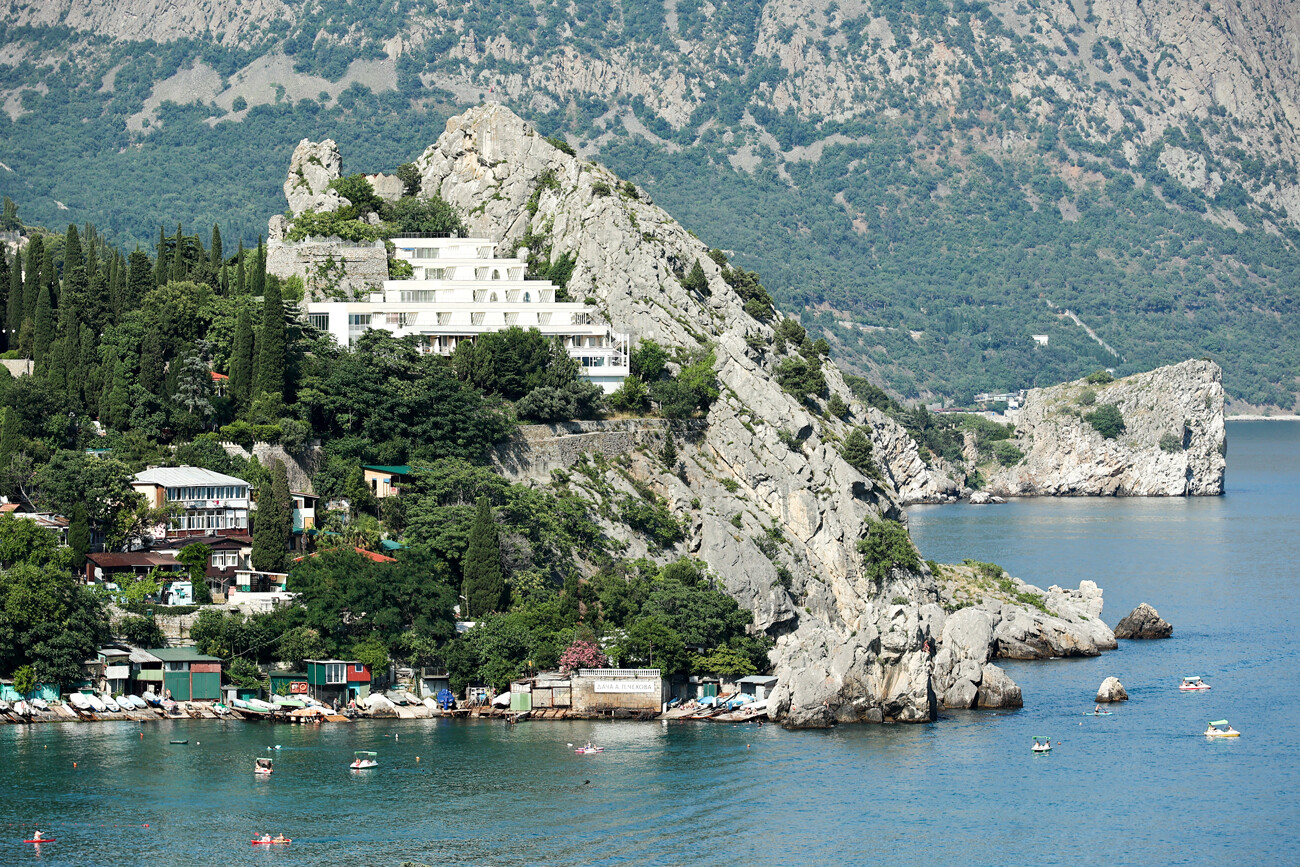 Un panorama della costa della Crimea