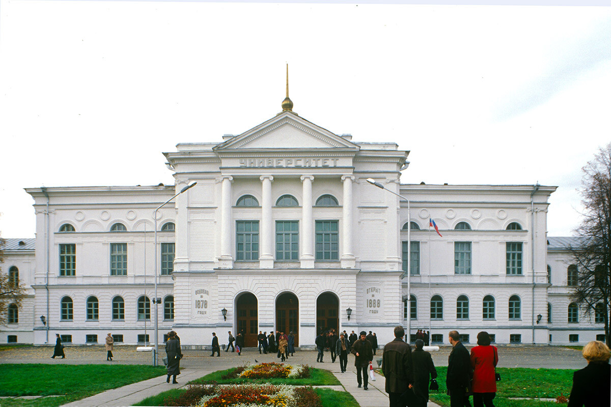Bâtiment principal de l’Université de Tomsk. Construit en 1885 dans un style néoclassique tardif
