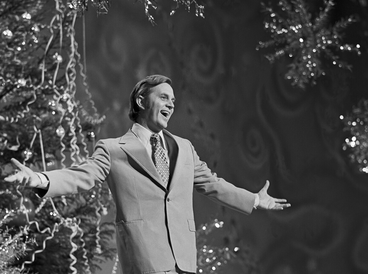 Leonid Smetannikov durante le registrazioni delle trasmissioni del programma di Capodanno negli studi televisivi di Ostankino, a Mosca