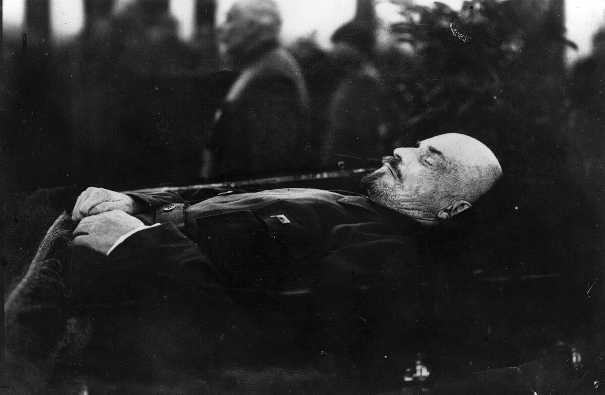 Circa 1924: Vladimir Ilyich Lenin lying in the Kremlin. 