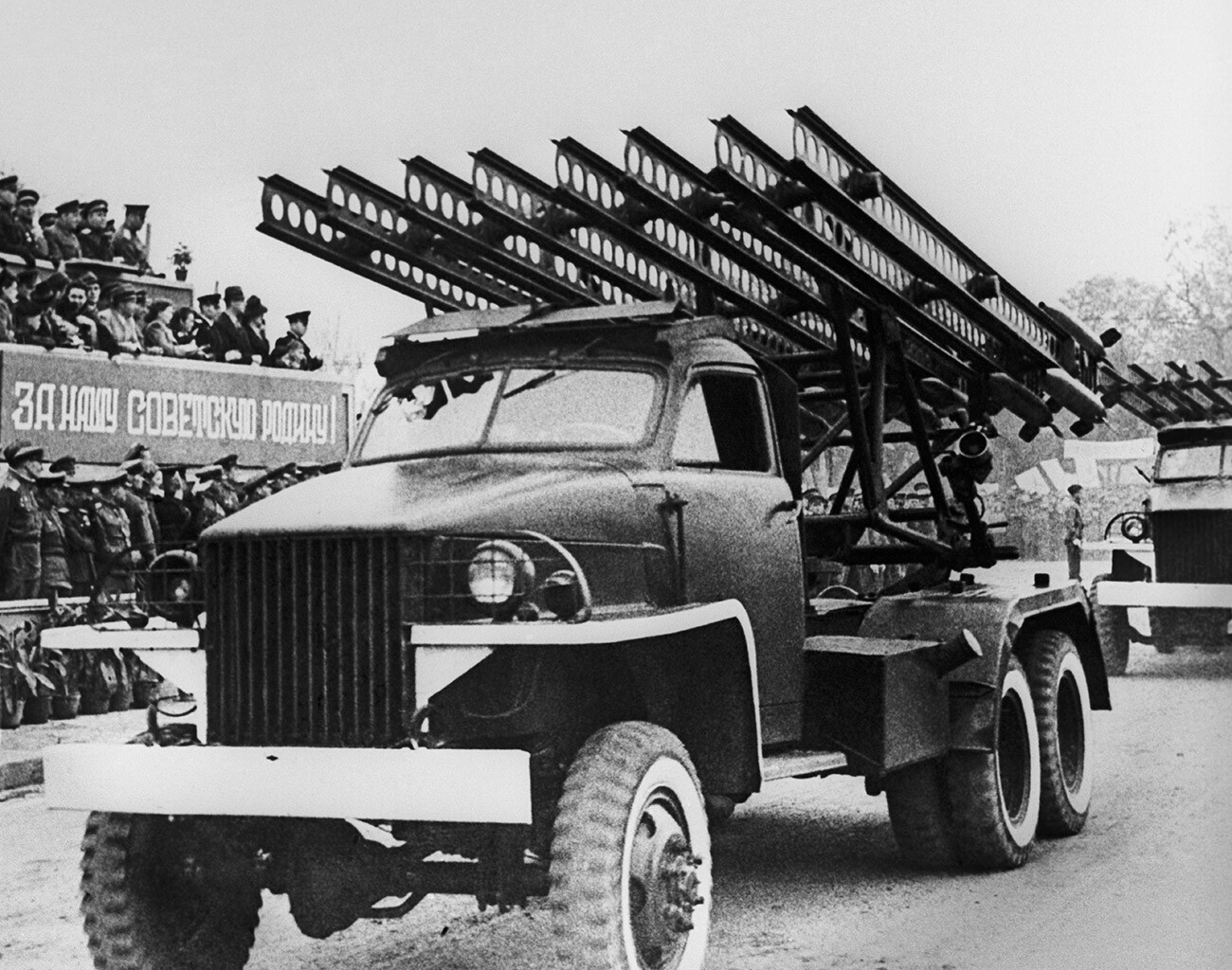  БM-13 „Каћуша“ на шасији Студебекера.