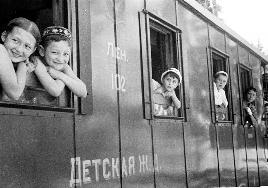 Mala Oktobrska otroška železnica, Leningrajska regija, Rusija. 1948 