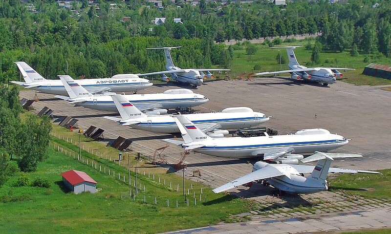 Aviones Iliushin en el Aeropuerto Chkálovski