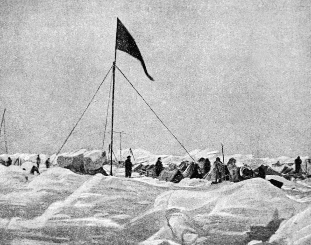 Tabor, ki so ga na ledeni ploskvi organizirali člani odprave 'Čeljuskin'