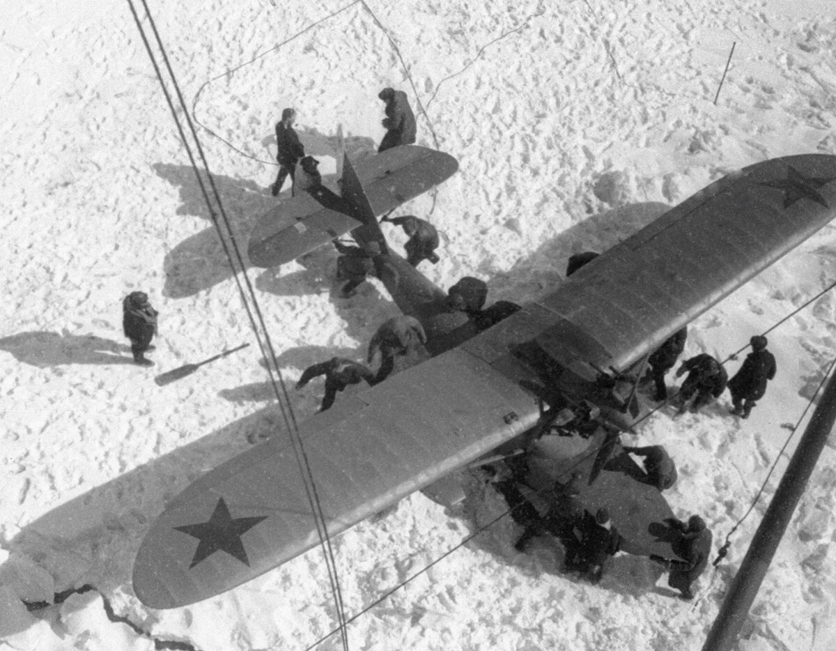 Operacija reševanja posadke in članov odprave parnika 'Čeljuskin'. Arktika. Letalo, ki je sodelovalo pri reševanju Čeljuskincev 