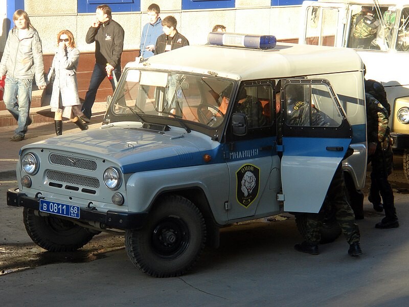 Vehículo UAZ de la OMON (Escuadrón móvil para Propósitos Especiales) de Tambov.