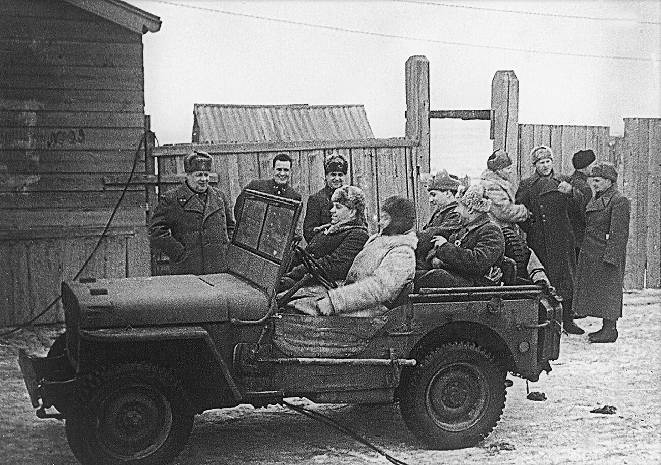 Советские военачальники в «Виллисе», 1942 г.